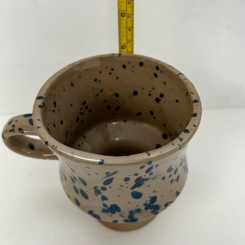 Skinny Bottom Mug/ NWOT/RETRO/ Taupe with Blue Spots/ never used